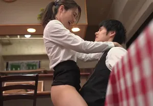 Cậu trai trẻ nắc cô đồng nghiệp có ông chồng nhưng ông xã “yếu”
